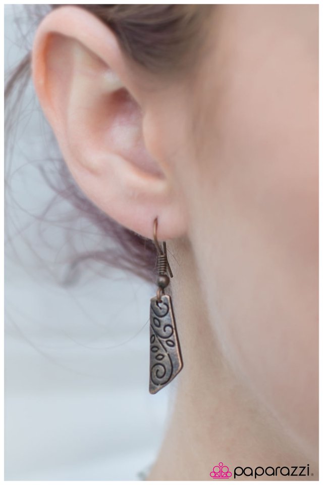 Paparazzi ♥ Cavegirl - Multi ♥ Necklace