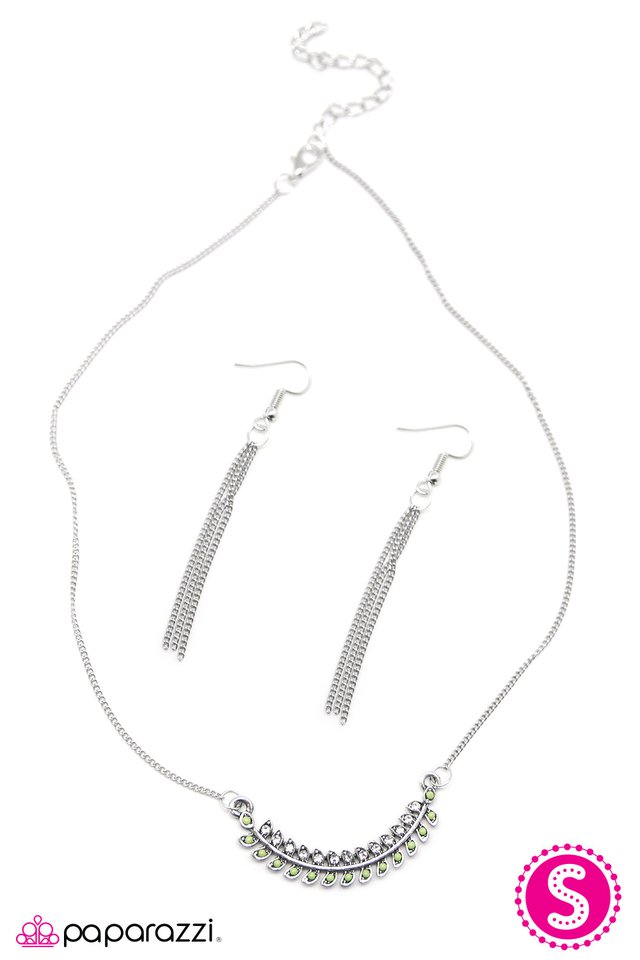Paparazzi ♥ Im GLISTENING - Green ♥ Necklace