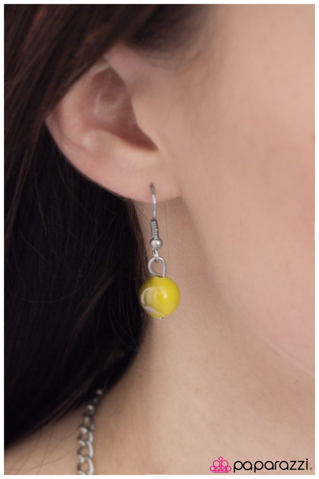 Paparazzi ♥ Right On Time - Yellow ♥ Necklace