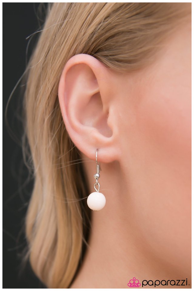 Paparazzi ♥ A Beautiful Diss-aster - White ♥ Necklace