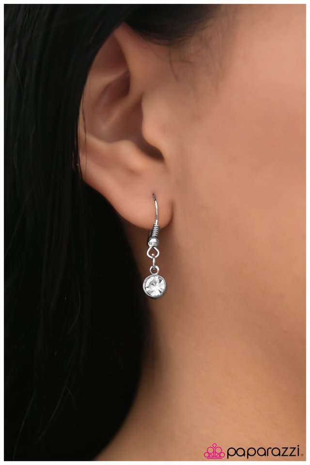 Paparazzi ♥ Diamonds In The Sky - White ♥ Necklace