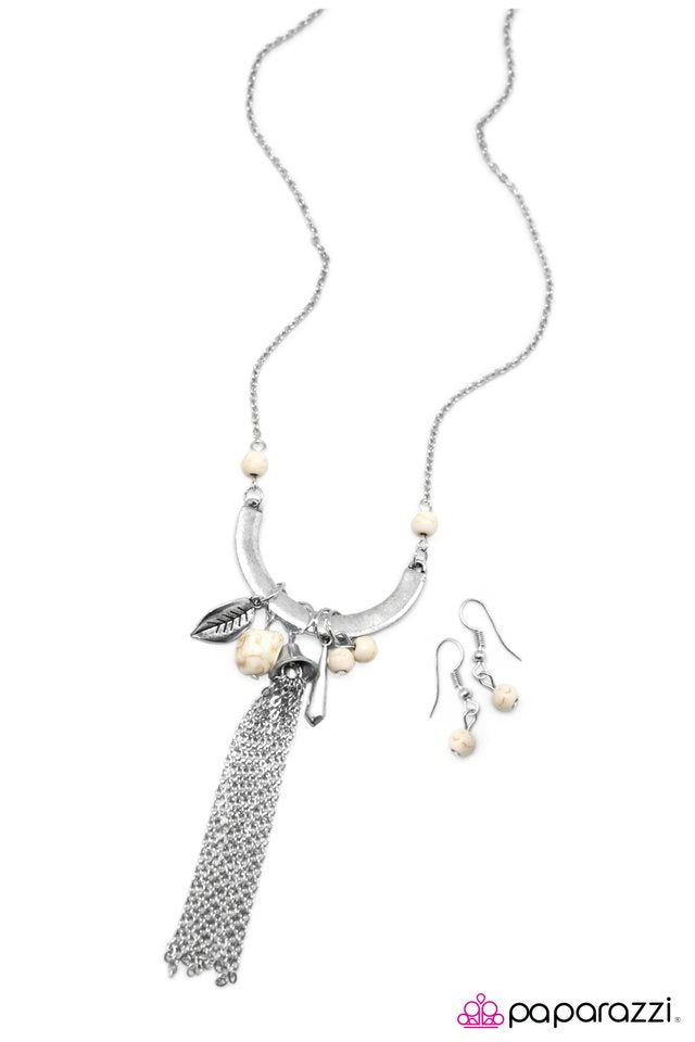 Paparazzi ♥ Natures Essence - White ♥ Necklace