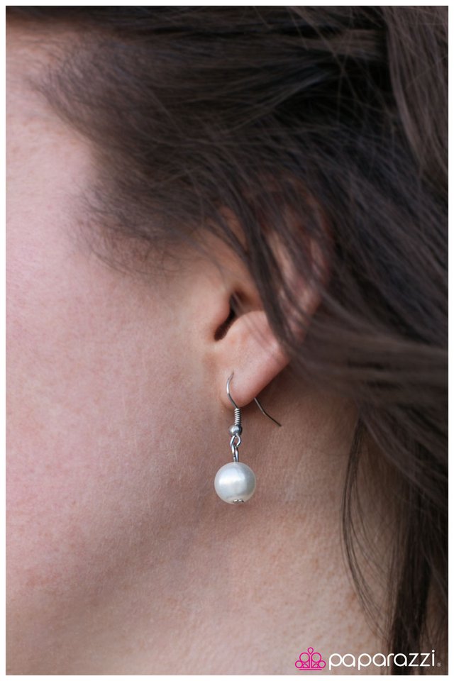 Paparazzi ♥ Serendipitous - White ♥ Necklace