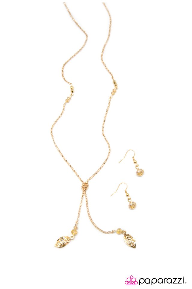 Paparazzi ♥ LEAF It Be! - Gold ♥ Necklace