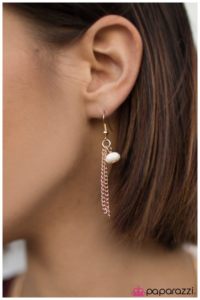 Paparazzi ♥ The Hustle - Gold ♥ Necklace