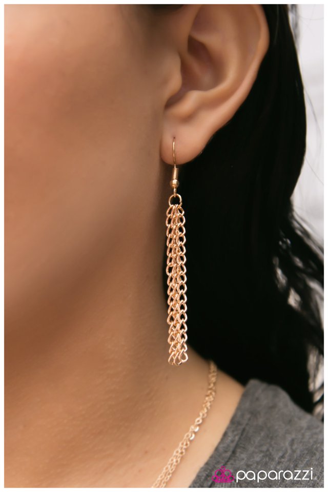 Paparazzi ♥ Out Of My Way! - Gold ♥ Necklace