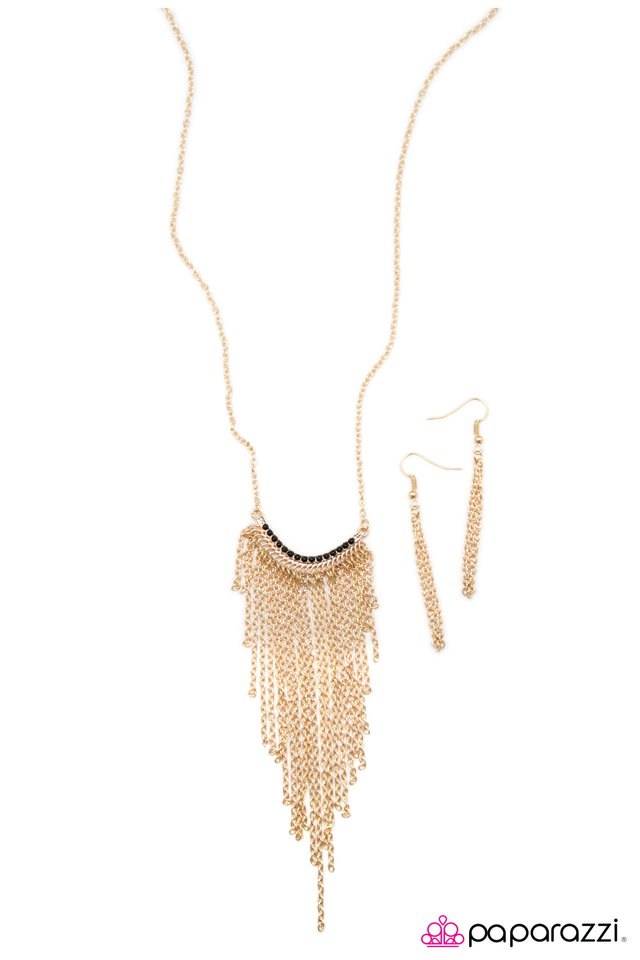 Paparazzi ♥ Out Of My Way! - Gold ♥ Necklace