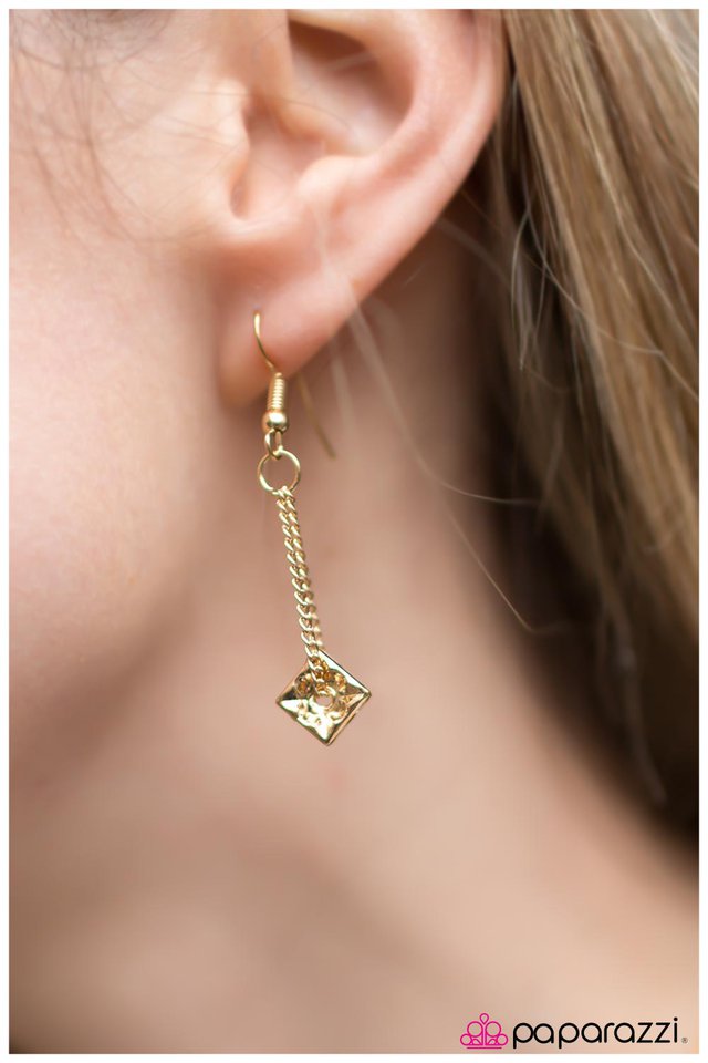 Paparazzi ♥ The Main Attraction - Gold ♥ Necklace