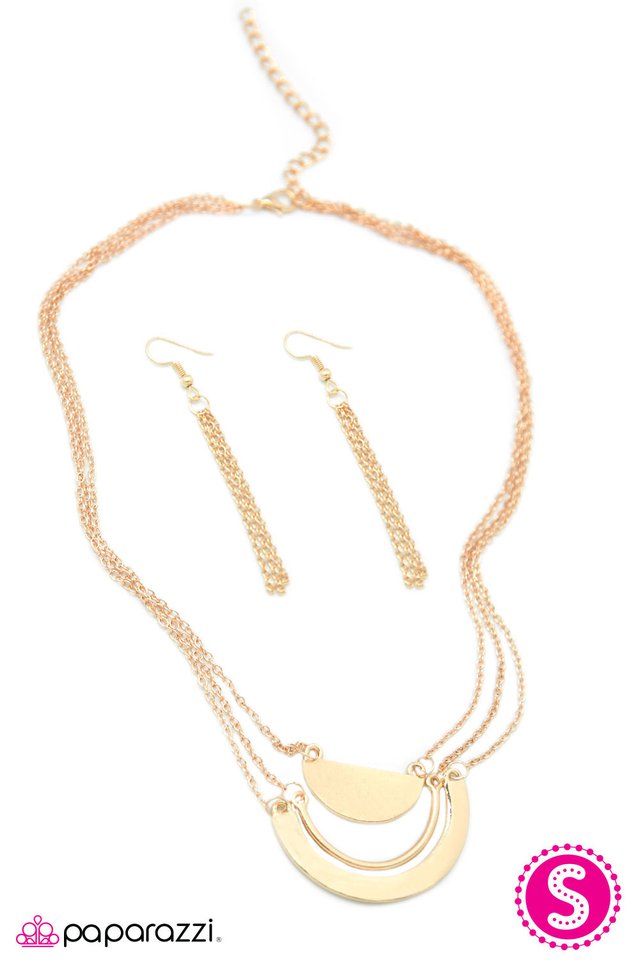 Paparazzi ♥ Waterloo Sunset - Gold ♥ Necklace