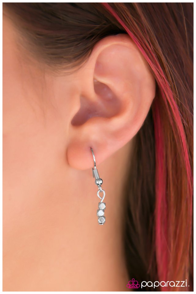 Paparazzi ♥ Small Steps - Silver ♥ Necklace