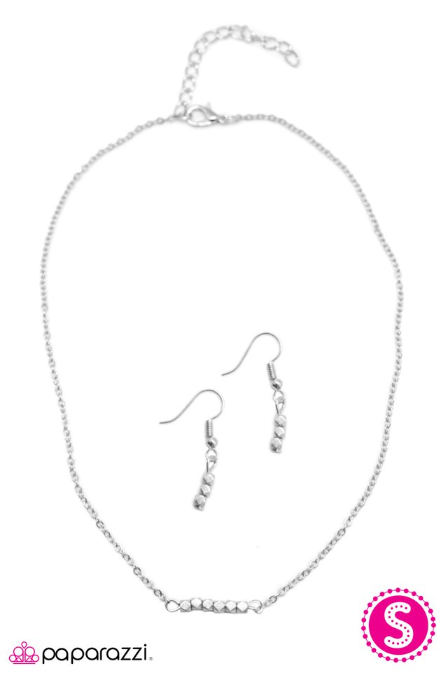 Paparazzi ♥ Small Steps - Silver ♥ Necklace