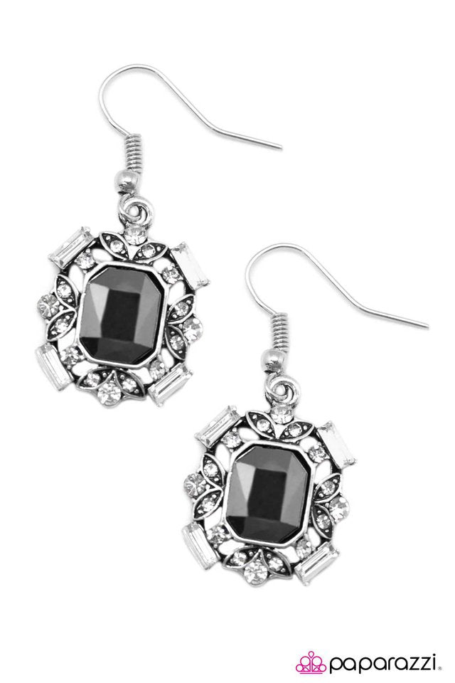 Paparazzi ♥ Buckingham Palace - Silver ♥ Earrings