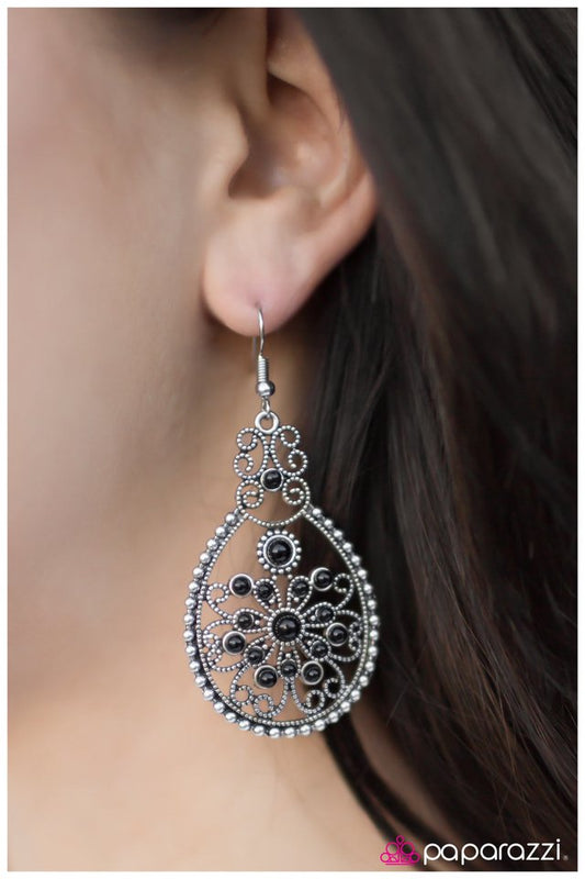 searching-for-mr.-right-black-p5wh-bkxx-054xx