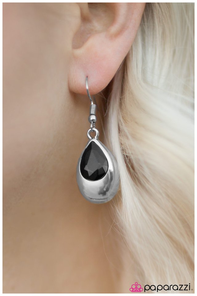 glowing-with-beauty-black-p5re-bkxx-045xx