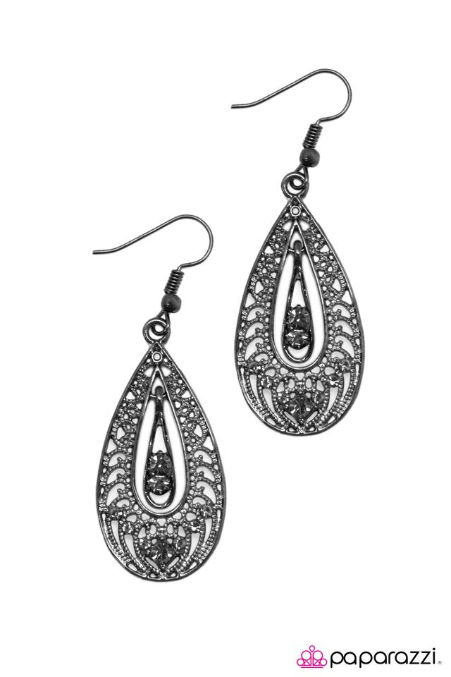 Paparazzi ♥ Who Needs Glass Slippers? - Black ♥ Earrings