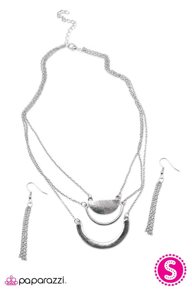 Paparazzi ♥ Waterloo Sunset - Silver ♥ Necklace