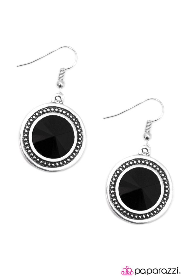 Paparazzi ♥ Through The Periscope - Black ♥ Earrings