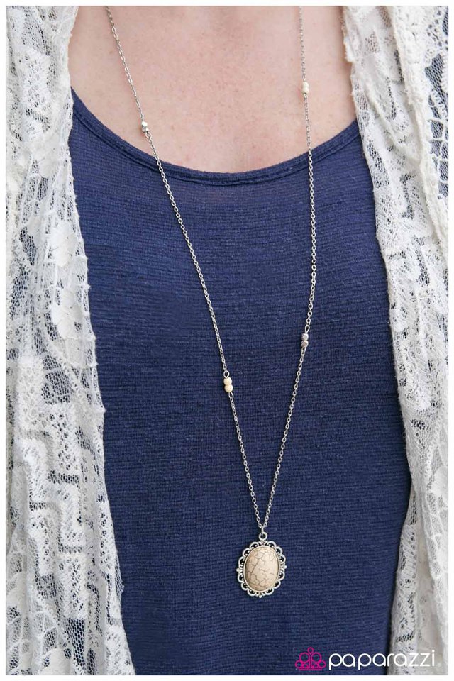 queen-of-the-stone-age-white-p2se-wtxx-071xx