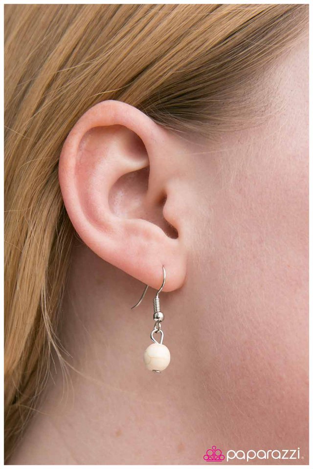 Paparazzi ♥ Queen Of The Stone Age - White ♥ Necklace