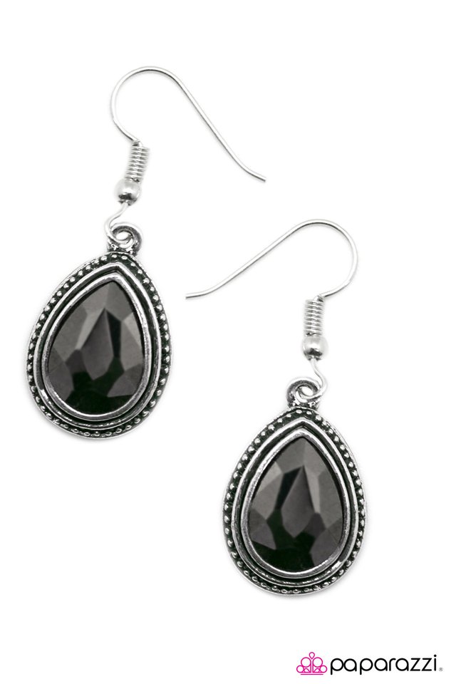 Paparazzi ♥ My 15 Minutes Of Fame - Silver ♥ Earrings
