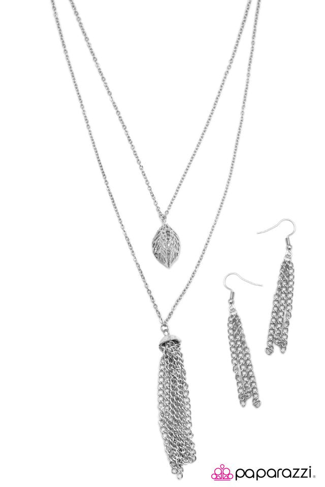 Paparazzi ♥ Leafy Leisure - Silver ♥ Necklace