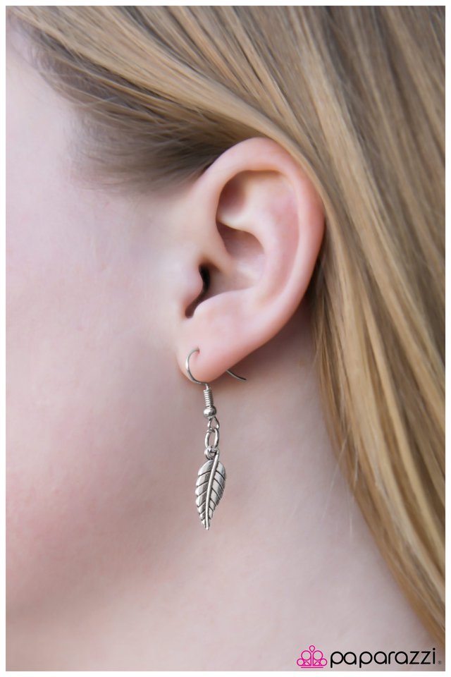 Paparazzi ♥ She Can Fly! - Purple ♥ Necklace