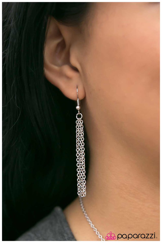 Paparazzi ♥ Make Your Point - Red ♥ Necklace