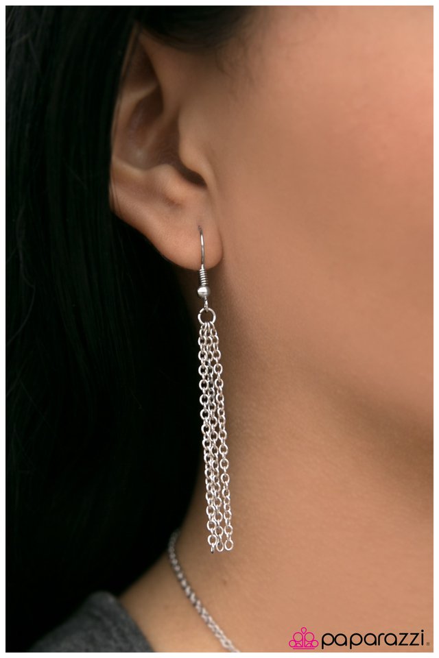 Paparazzi ♥ Make Your Point - White ♥ Necklace