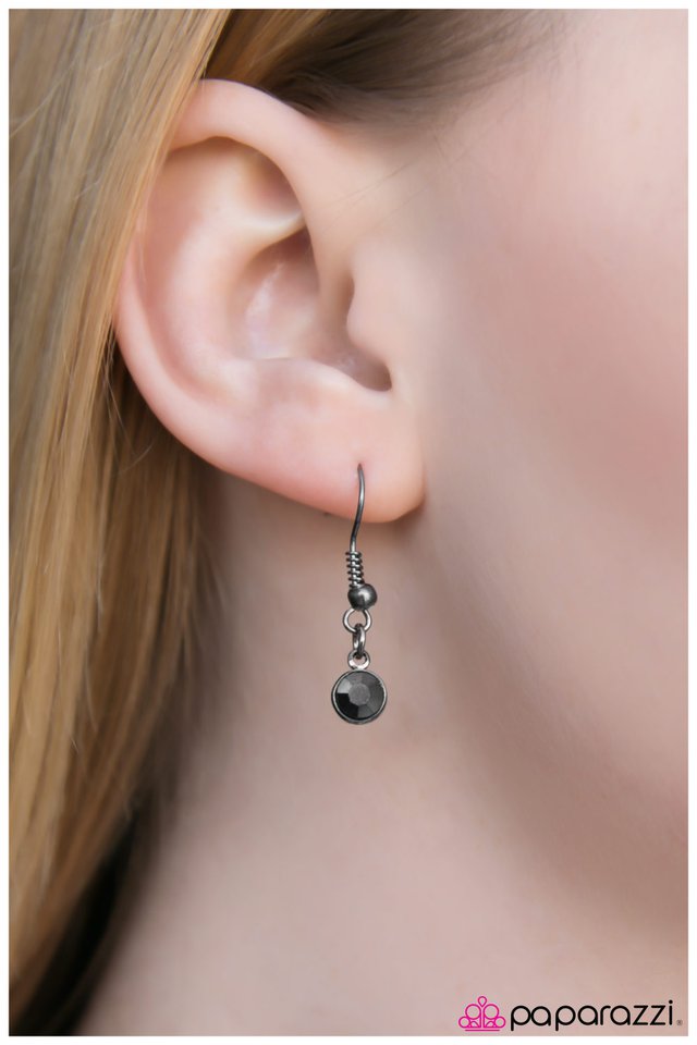 Paparazzi ♥ Diamonds In The Sky - Black ♥ Necklace