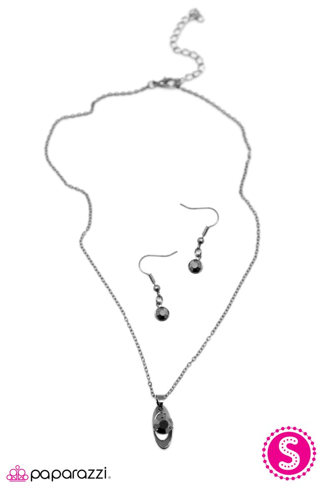 Paparazzi ♥ Diamonds In The Sky - Black ♥ Necklace