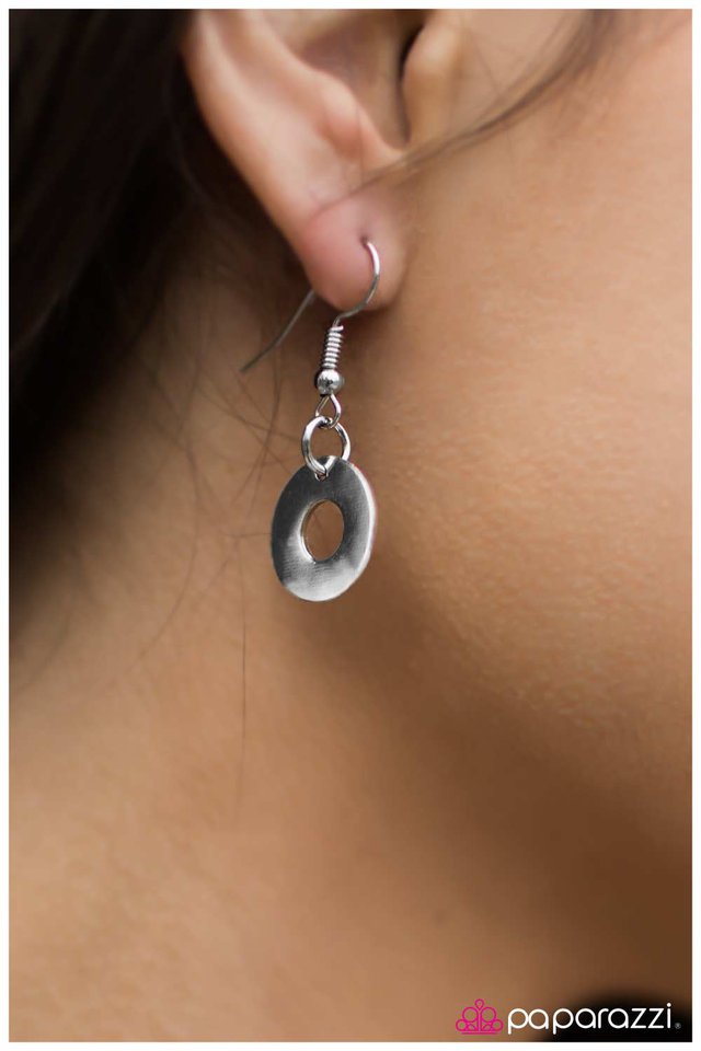 Paparazzi ♥ Takin Care Of Business - Silver ♥ Necklace