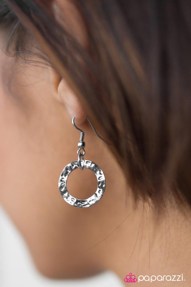 Paparazzi ♥ Surround Sound - Silver ♥ Necklace