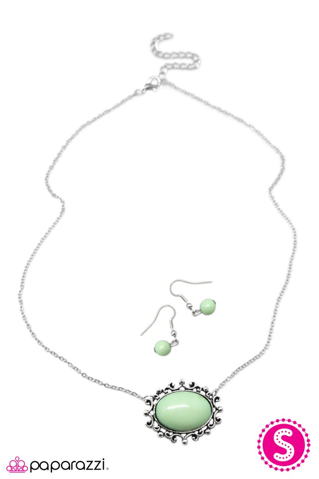 Paparazzi ♥ The Royal Opera - Green ♥ Necklace