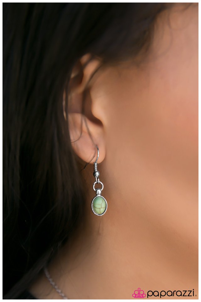 Paparazzi ♥ Take A Hint - Green ♥ Necklace