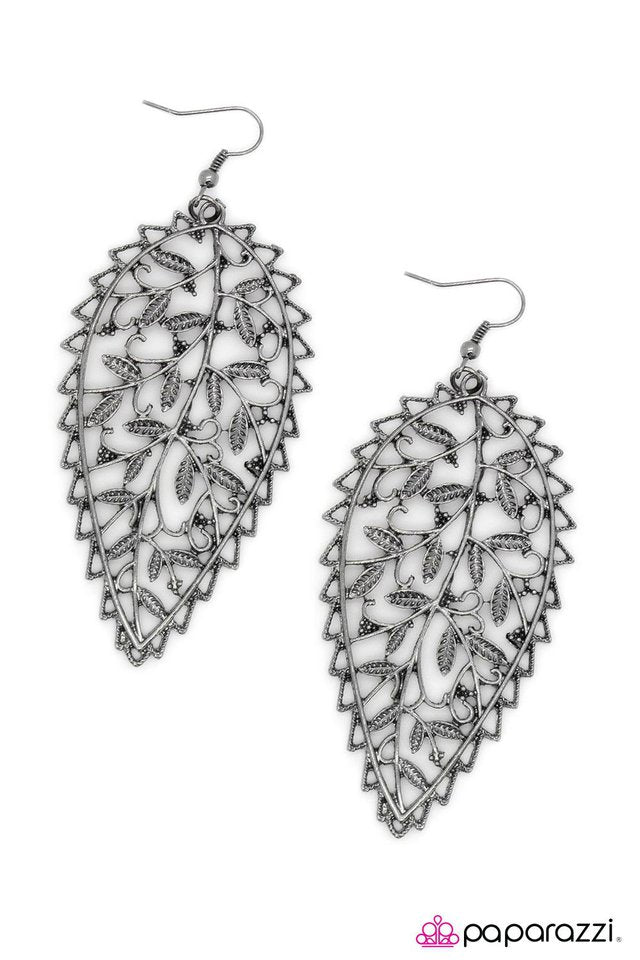 Paparazzi ♥ Beyond BeLEAF - Black ♥ Earrings