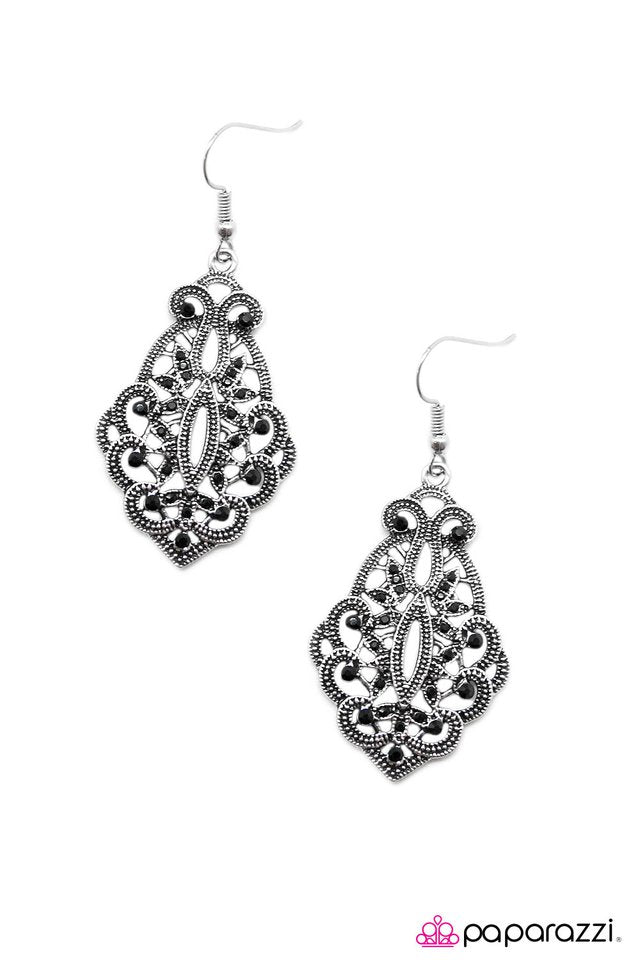 Paparazzi ♥ Out With a Bang - Black ♥ Earrings