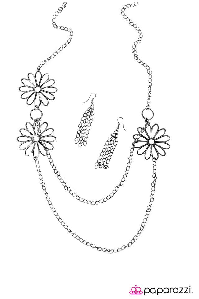 Paparazzi ♥ What A Wonder - Black ♥ Necklace