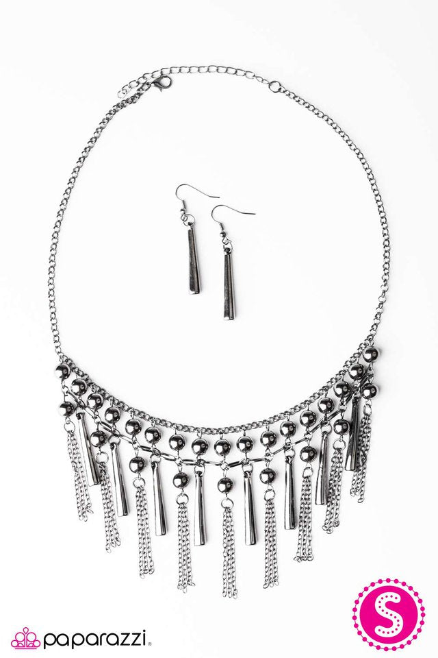 Paparazzi ♥ Strike Zone - Black ♥ Necklace