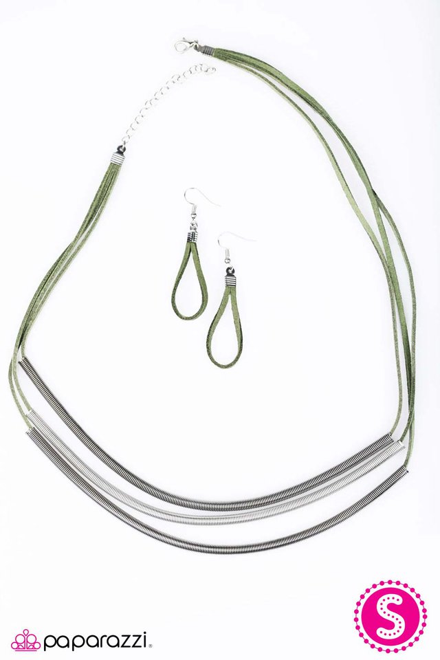 Paparazzi ♥ SPRING Me To Life - Green ♥ Necklace