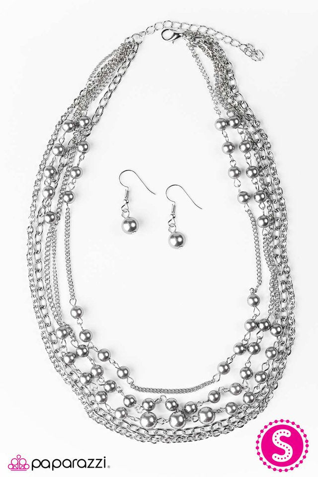 Paparazzi ♥ Pearls Are Always Appropriate - Silver ♥ Necklace
