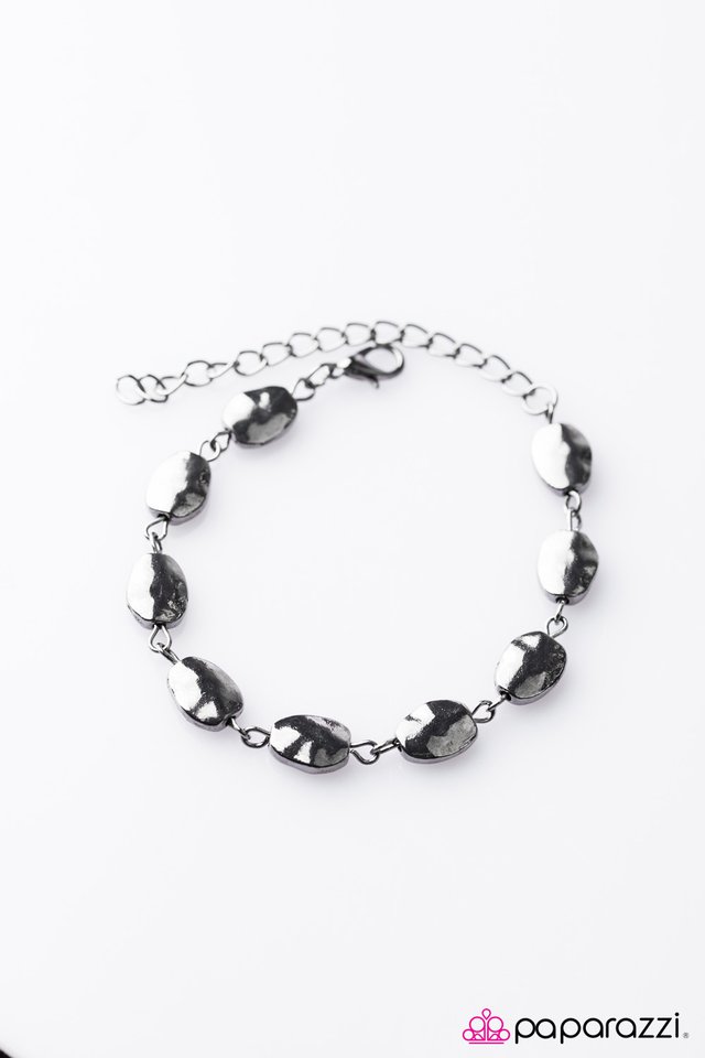 Paparazzi ♥ Be BRIGHT There! - Black ♥ Bracelet