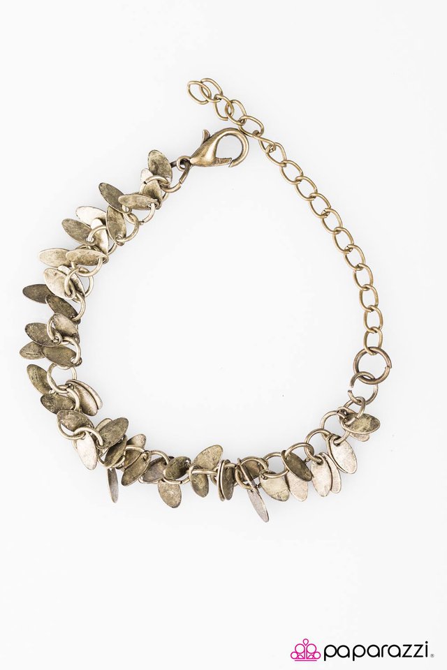 Paparazzi ♥ Bite Me! - Brass ♥ Bracelet