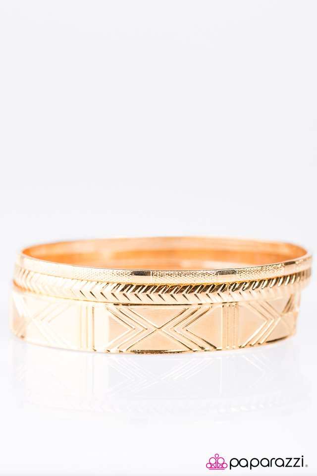 Paparazzi ♥ Galapagos Islands - Gold ♥ Bracelet