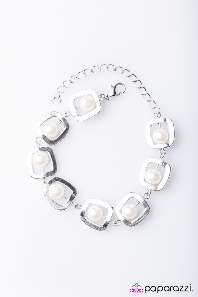 Paparazzi ♥ The Rich and FRAME-ous - White ♥ Bracelet