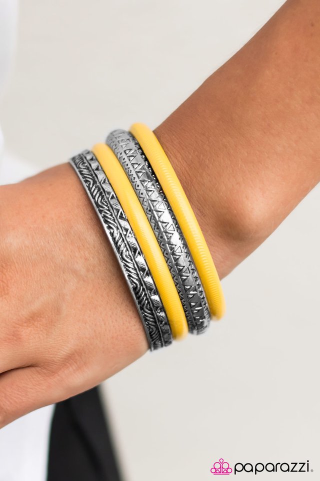 a-walk-through-the-jurassic-park-yellow-p9tr-ywxx-021xx