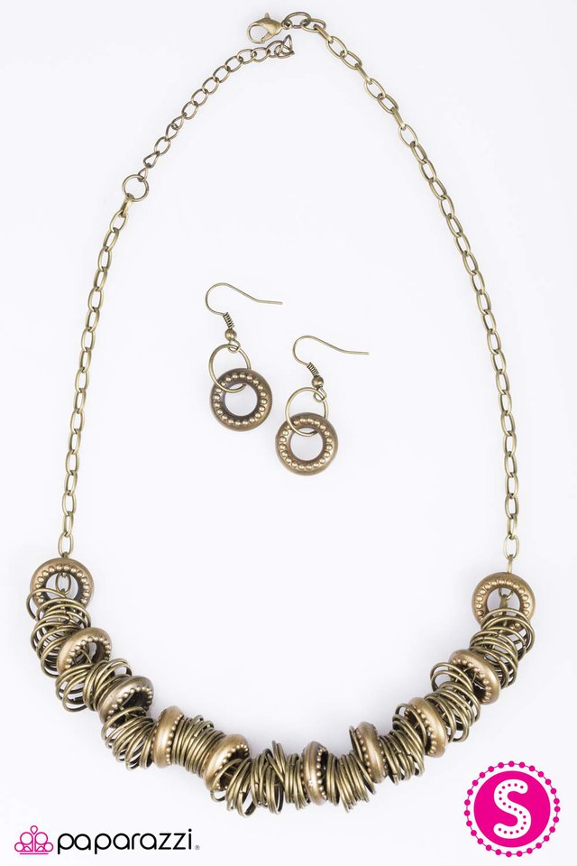 Paparazzi ♥ Through the Ringer - Brass ♥ Necklace