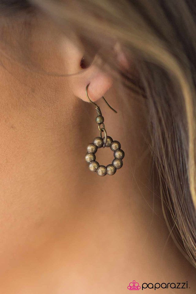 Paparazzi ♥ Everything Under The Sun - Brass ♥ Necklace