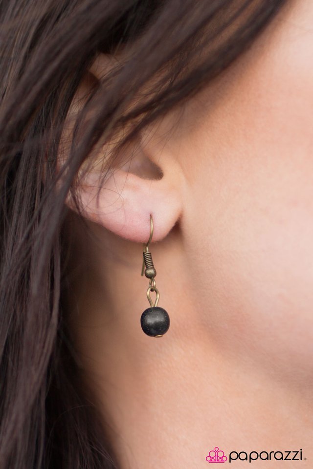 Paparazzi ♥ Queen Of The Stone Age - Brass ♥ Necklace