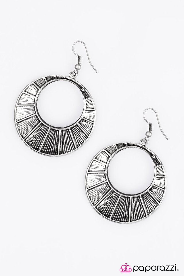Paparazzi ♥ The Artic Circle - Silver ♥ Earrings