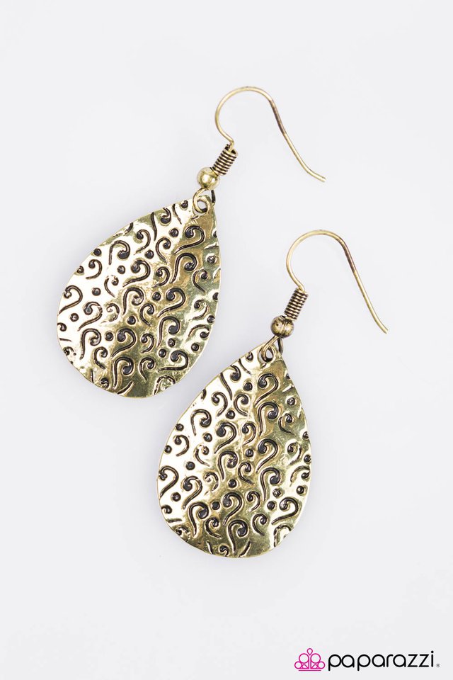 Paparazzi ♥ FILIGREE Me In! - Brass ♥ Earrings